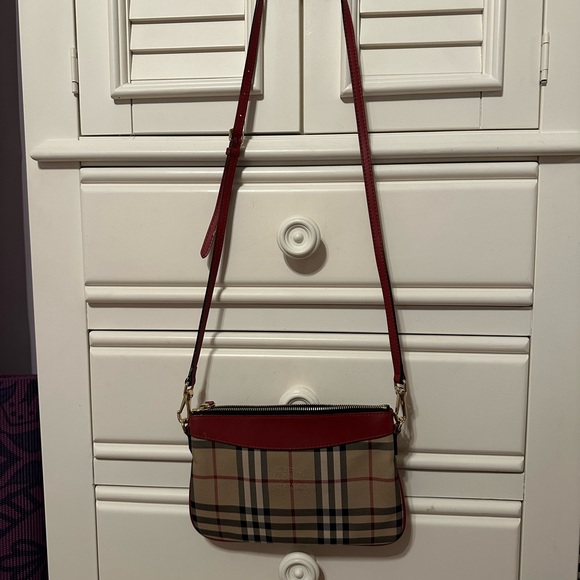 Burberry Crossbody with adjustable strap - Picture 5 of 13